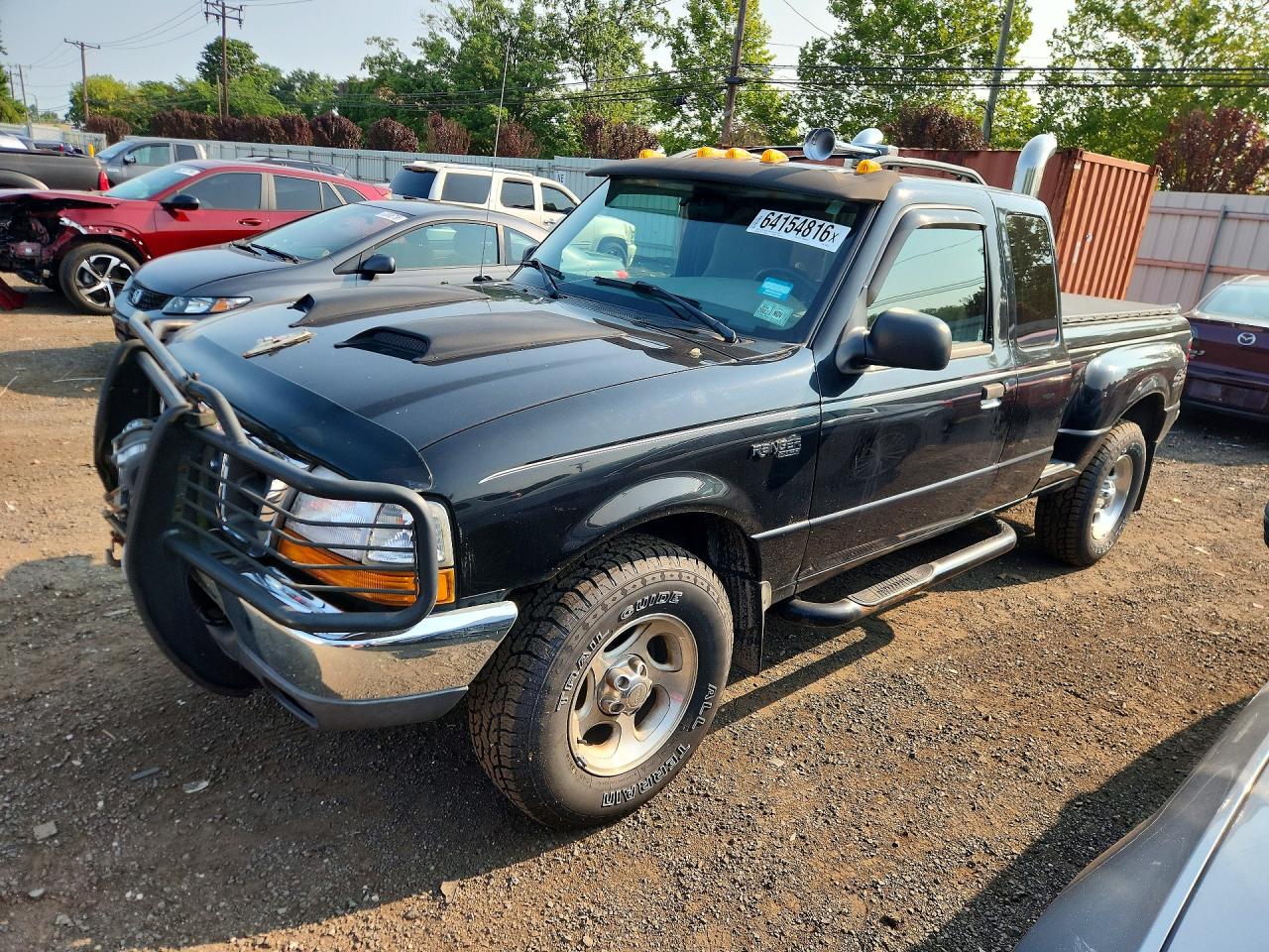 2000 Ford Ranger XL, VIN 1FTZR15V9YTA85230 — Перед