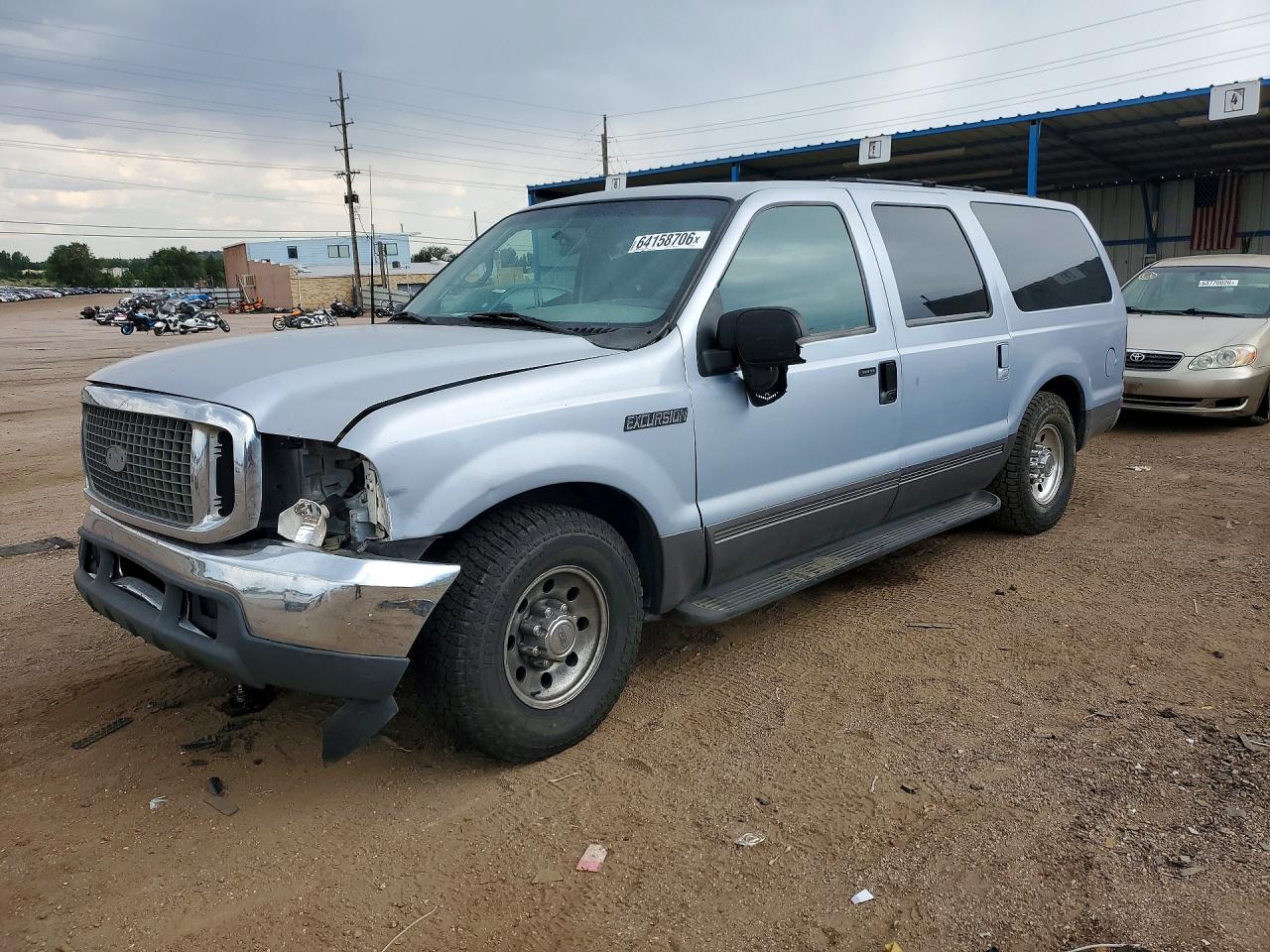 2001 Ford Excursion Special Serv, VIN 1FMNU40L21EC08618 — Front end