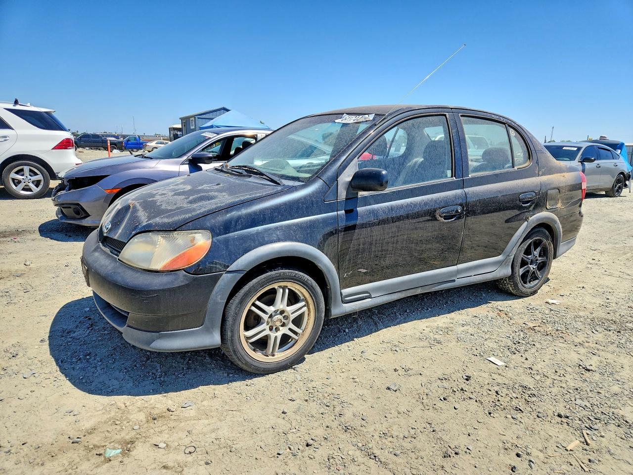 2002 Toyota ECHO, VIN JTDBT123320216571 — Перед