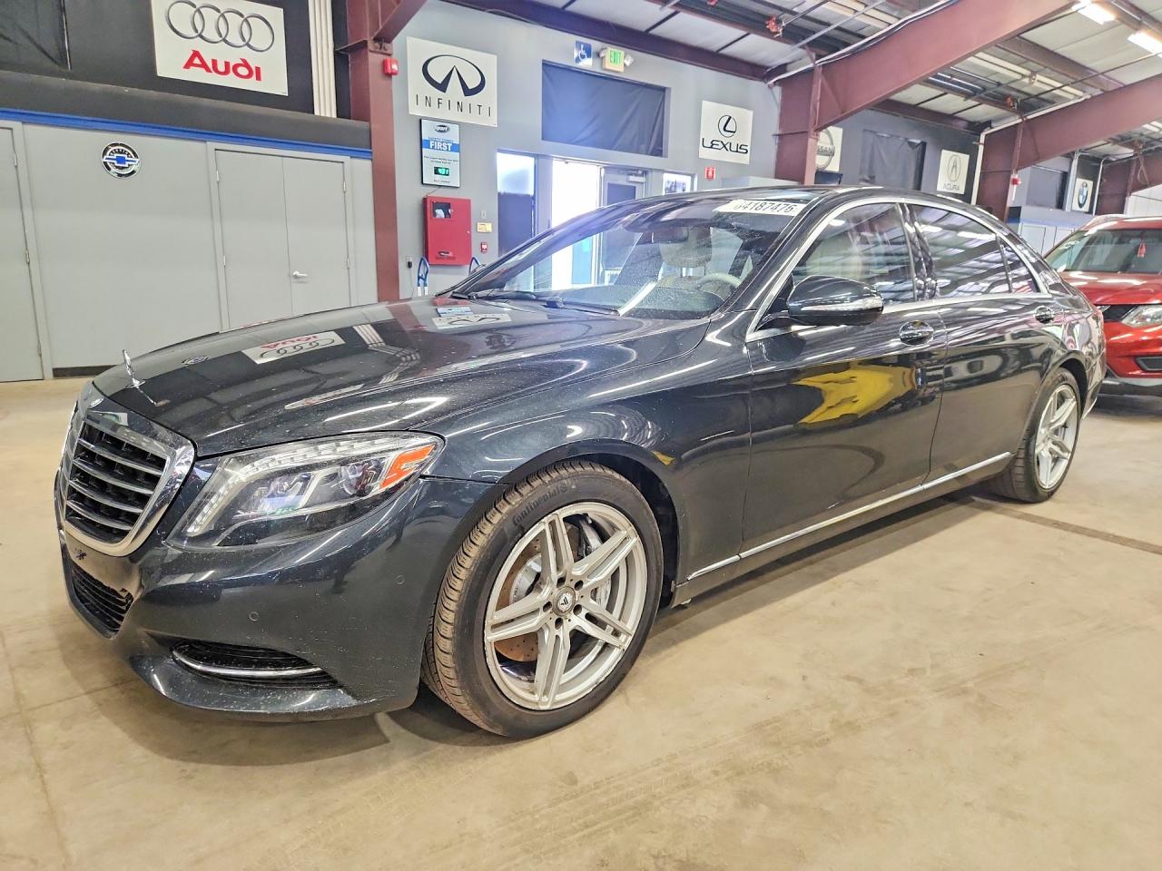 2014 Mercedes-Benz S 550, VIN WDDUG8FB2EA067033 — Minor dents and scratches