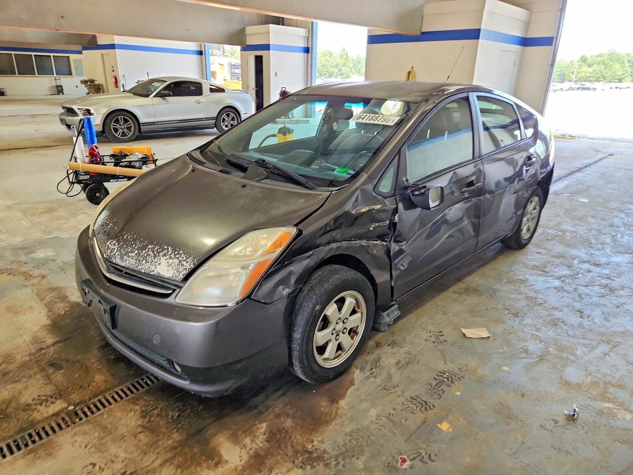 2009 Toyota Prius, VIN JTDKB20UX93480139 — Перед