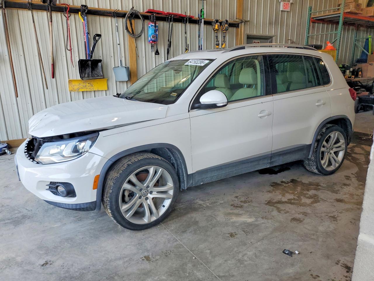 2013 Volkswagen Tiguan S, VIN WVGBV7AX2DW501582 — Перед