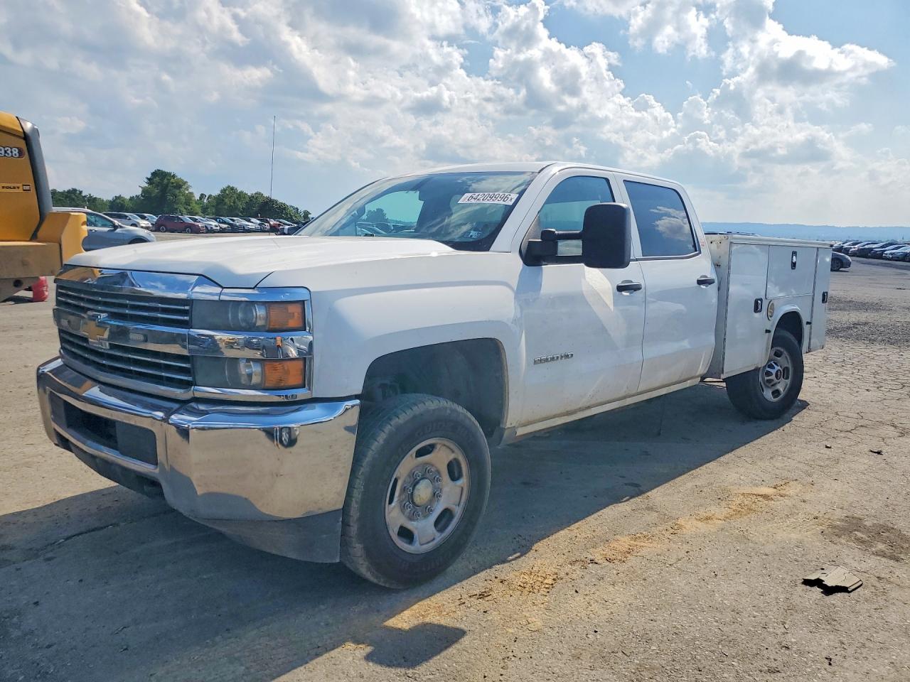 2015 Chevrolet Silverado 2500HD Work Truck, VIN 1GC1KUEG7FF155162 — Бок