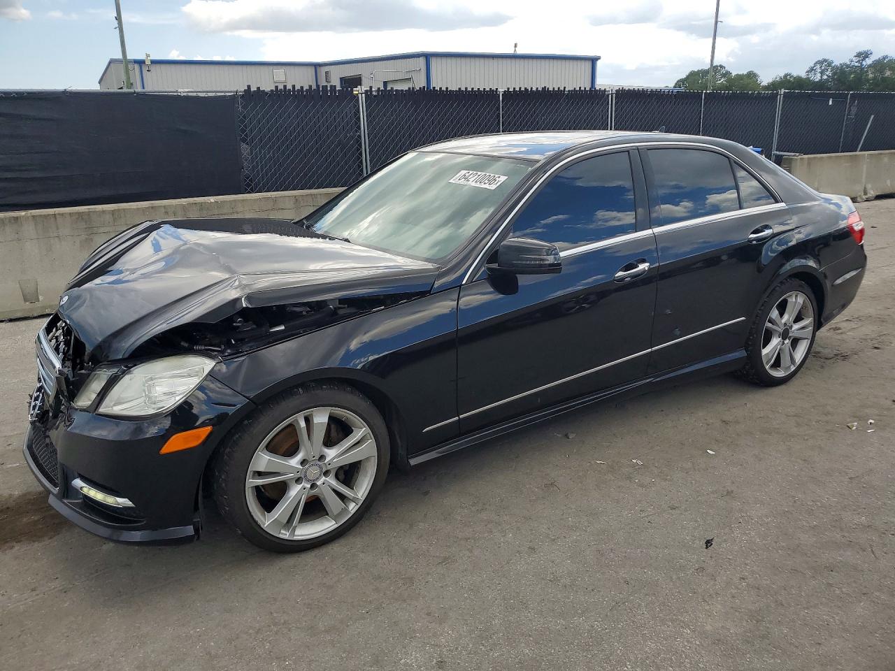 2013 Mercedes-Benz E 350 Sport, VIN WDDHF5KB2DA727353 — Перед