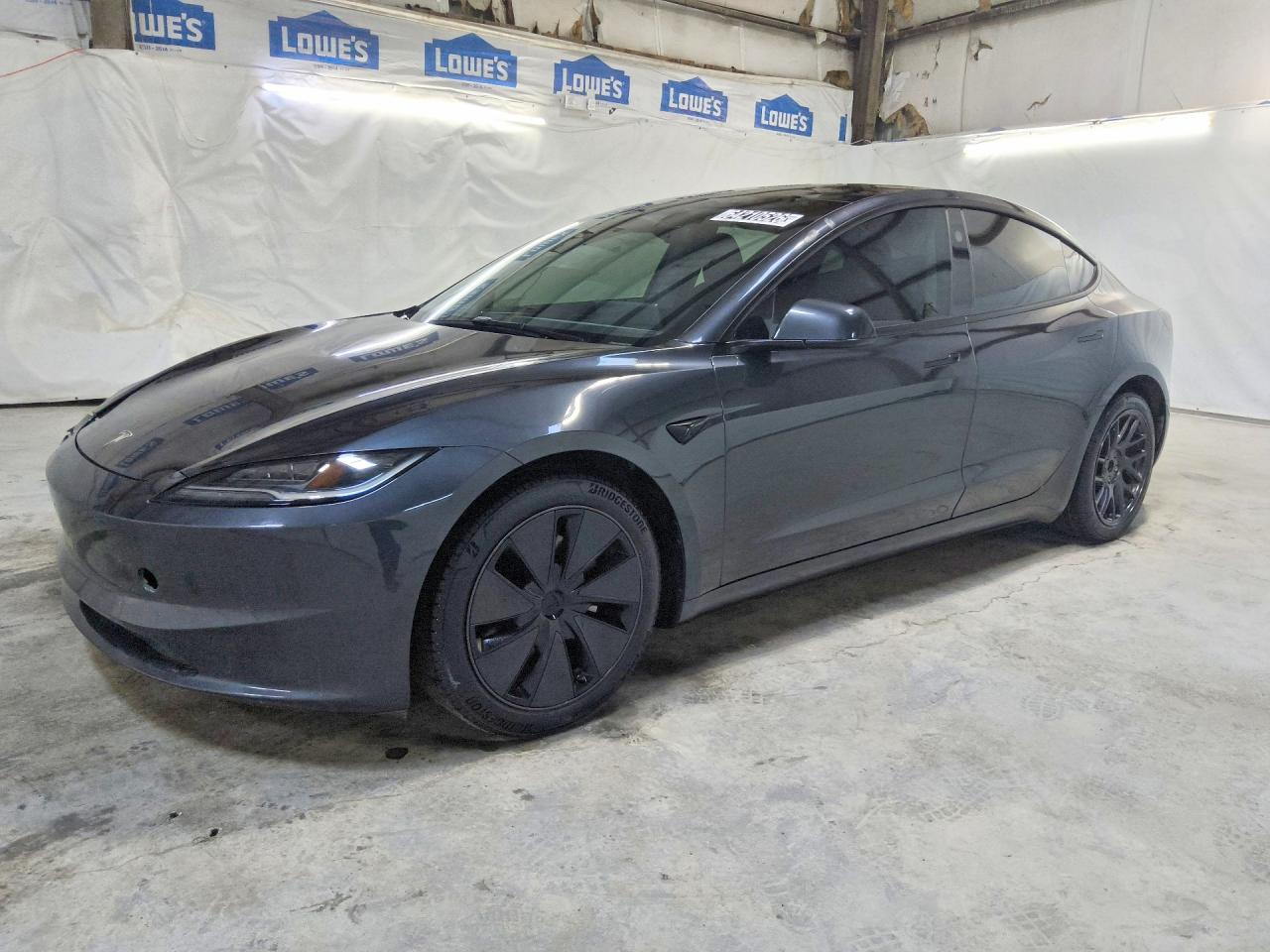 2024 Tesla Model 3 Long Range, VIN 5YJ3E1EB1RF746664 — Бок
