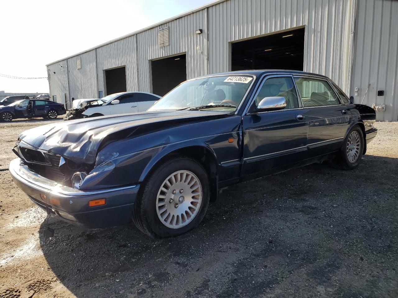 1996 Jaguar XJ Vanden Plas, VIN SAJKX6240TC780318 — Front end