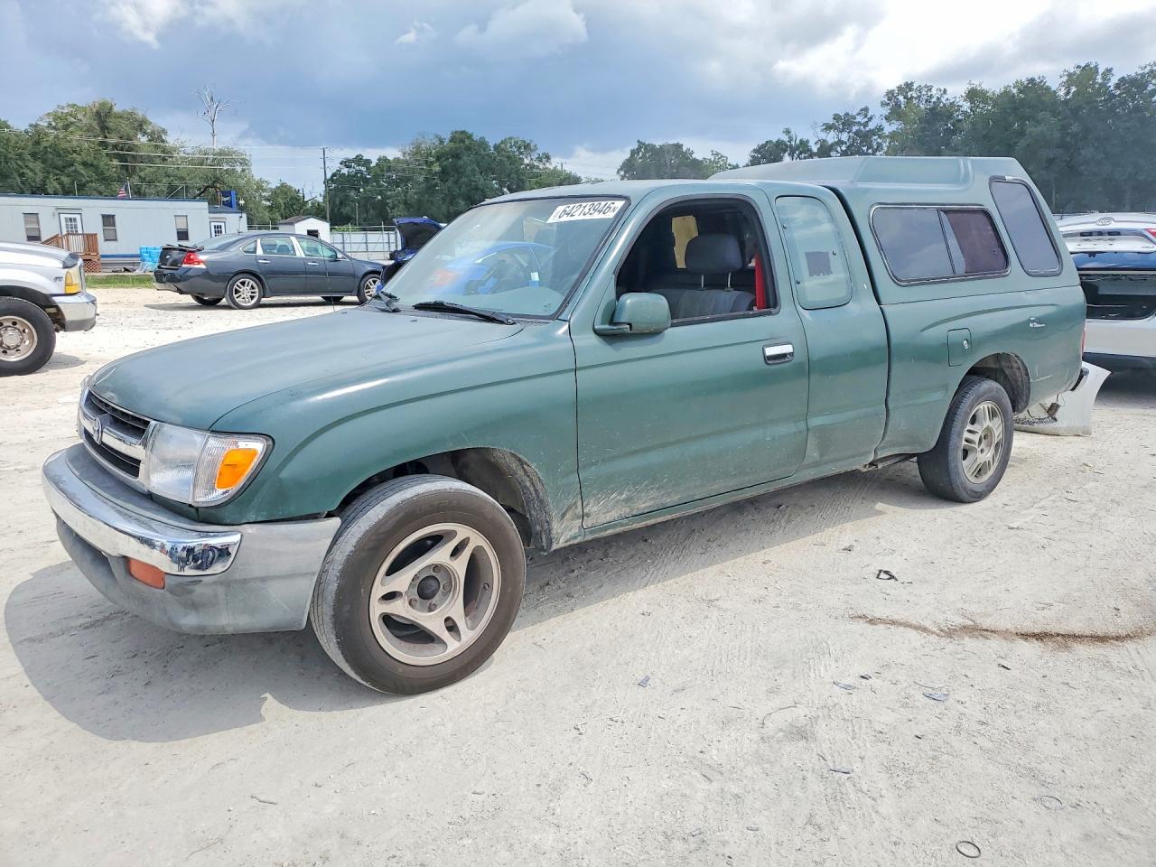 1998 Toyota Tacoma, VIN 4TAVL52N3WZ015255 — Перед