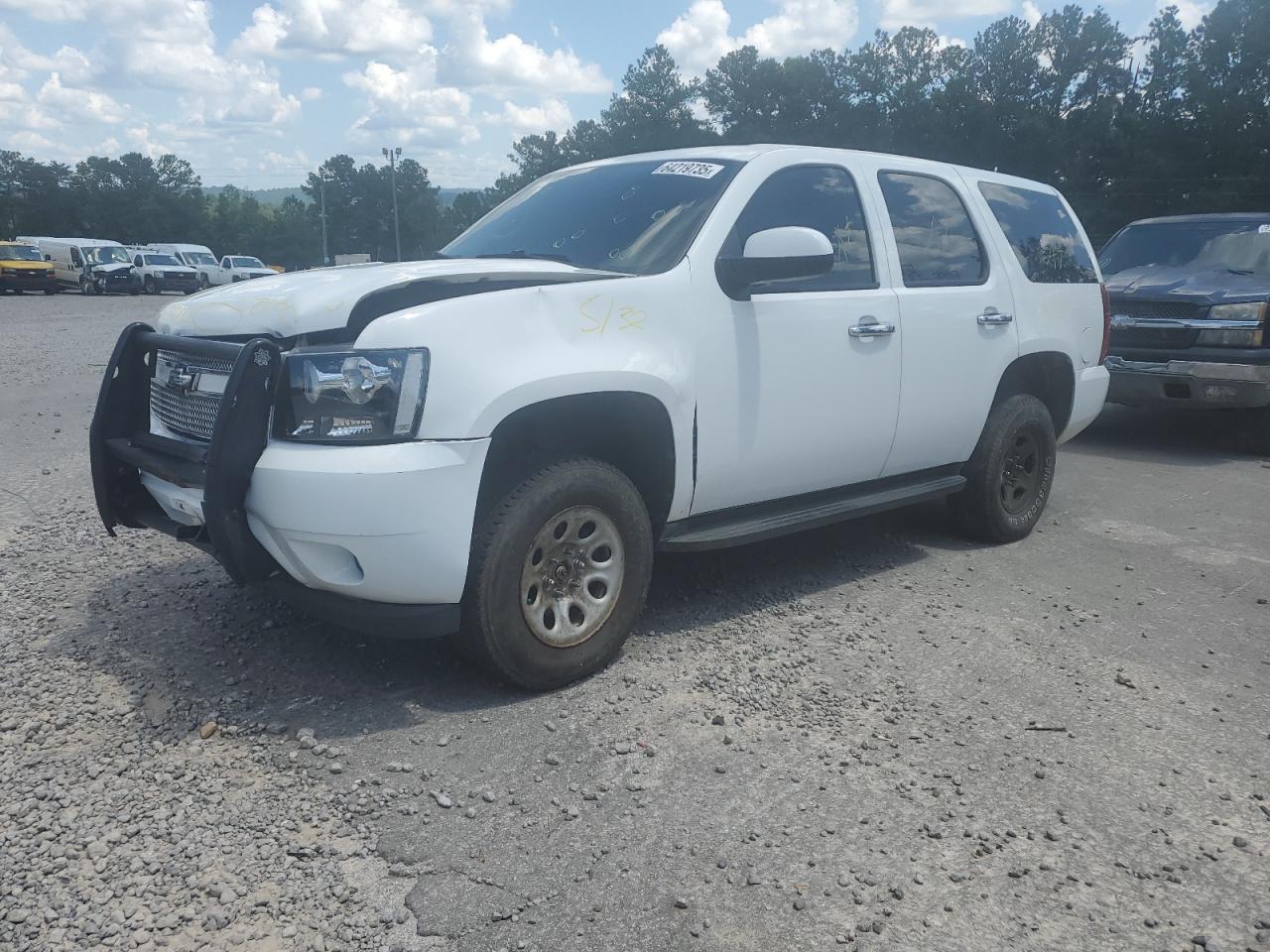 2011 Chevrolet Tahoe Commercial, VIN 1GNSK2E04BR328132 — Front end