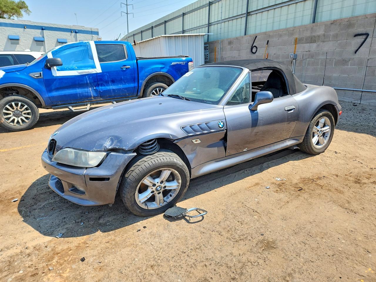 2000 BMW Z3 2.5, VIN 4USCH9344YLF86492 — Перед