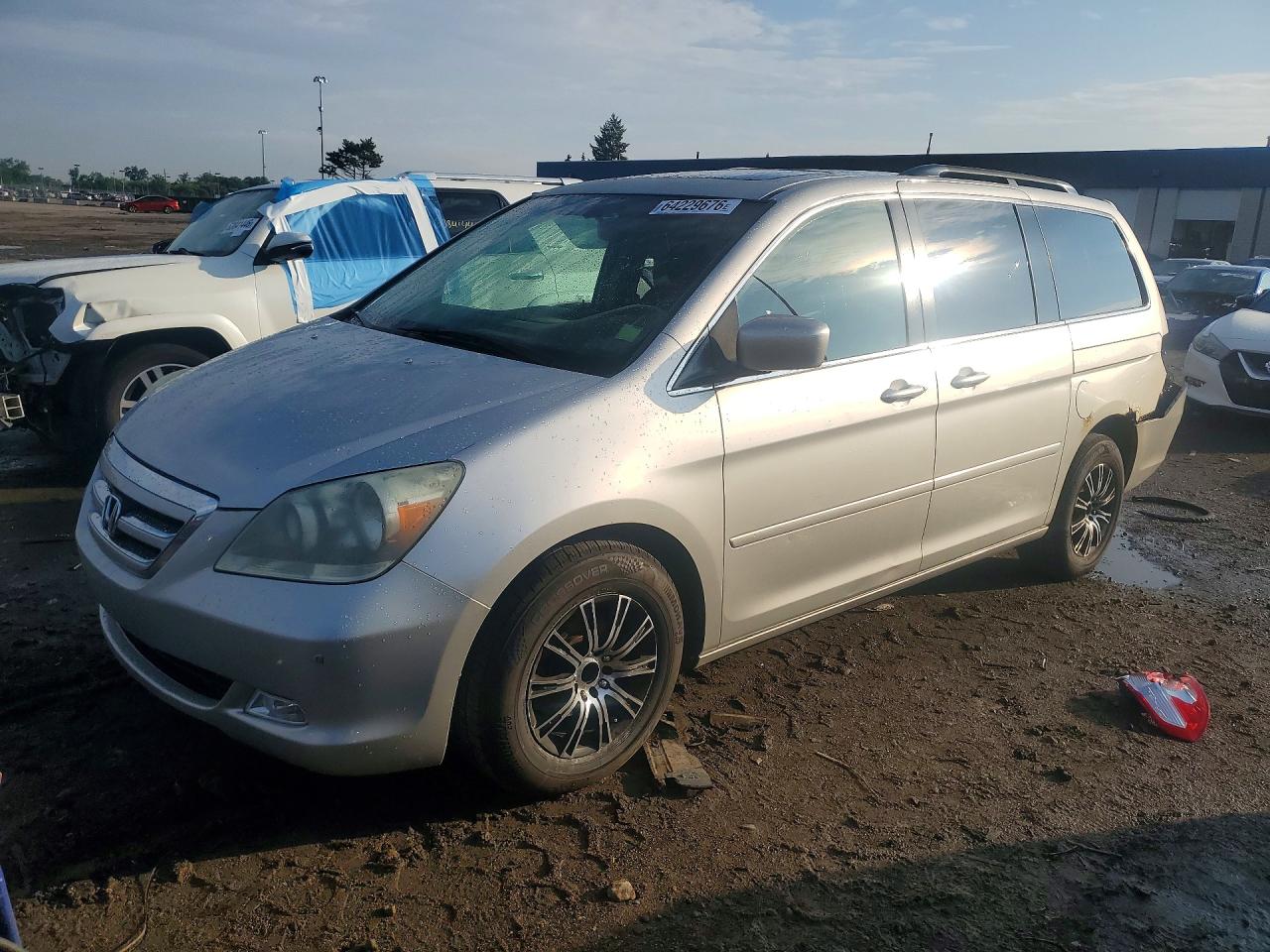 2005 Honda Odyssey Touring, VIN 5FNRL38885B097533 — Rear end