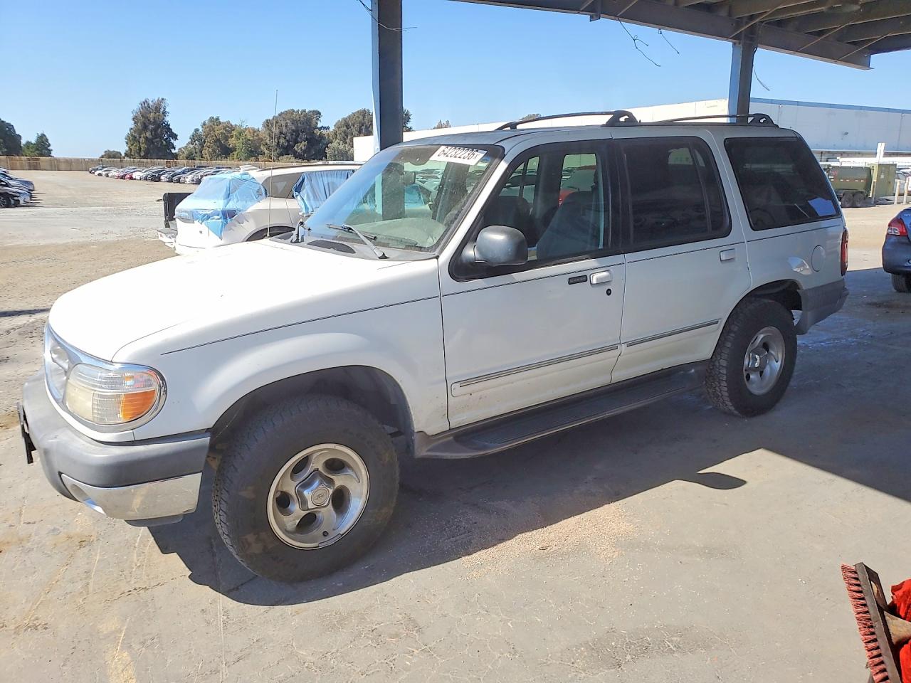 2000 Ford Explorer XLT, VIN 1FMZU73E1YZC43038 — Normal wear