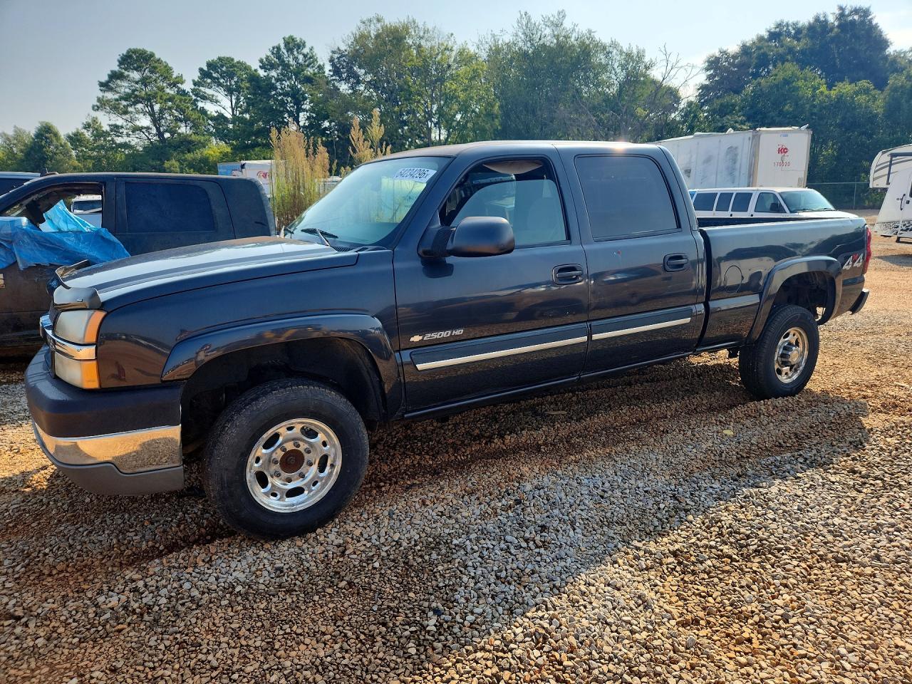 2004 Chevrolet Silverado 2500HD LS, VIN 1GCHK23U54F256516 — Minor dents and scratches