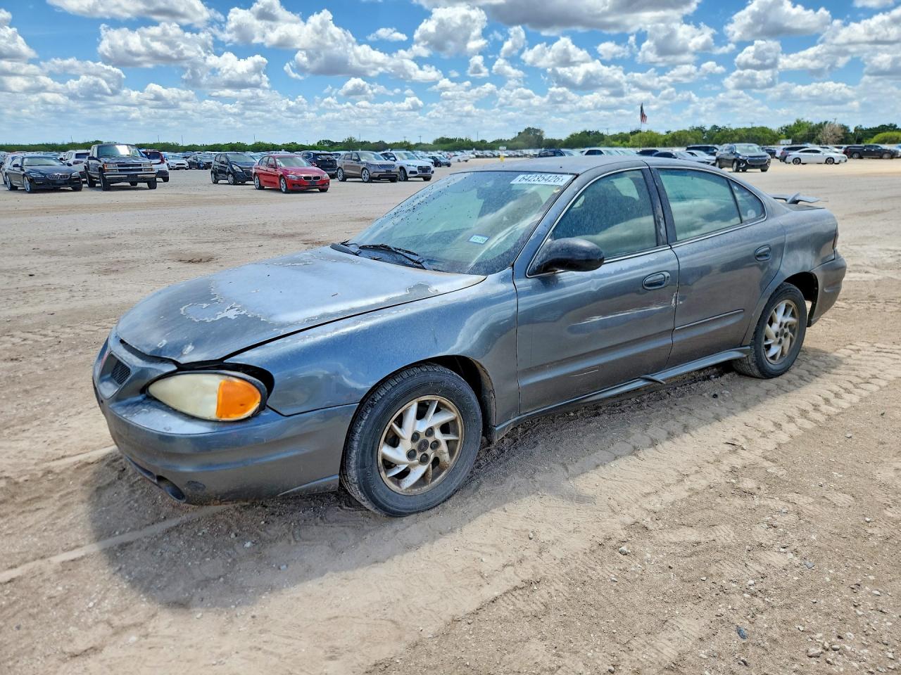 2004 Pontiac Grand Am SE, VIN 1G2NE52F34M518550 — Front end