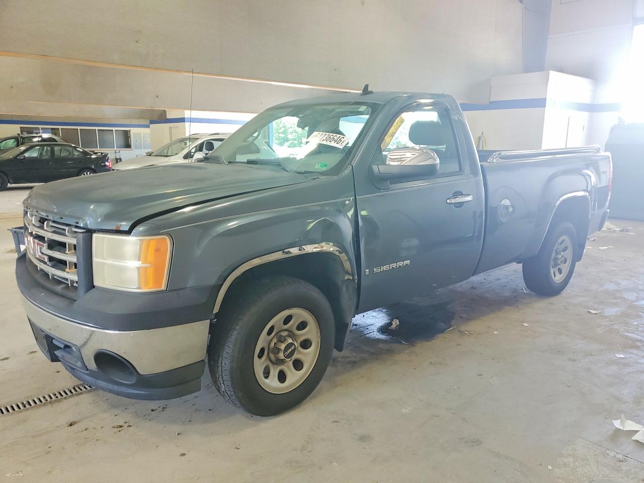 2008 GMC Sierra 1500 Work Truck, VIN 1GTEC14C48Z323644 — Перед