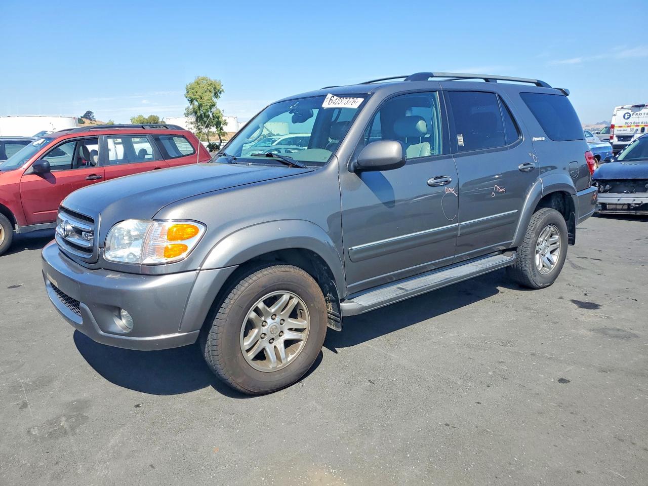 2003 Toyota Sequoia Limited, VIN 5TDBT48A43S176992 — Вандализм