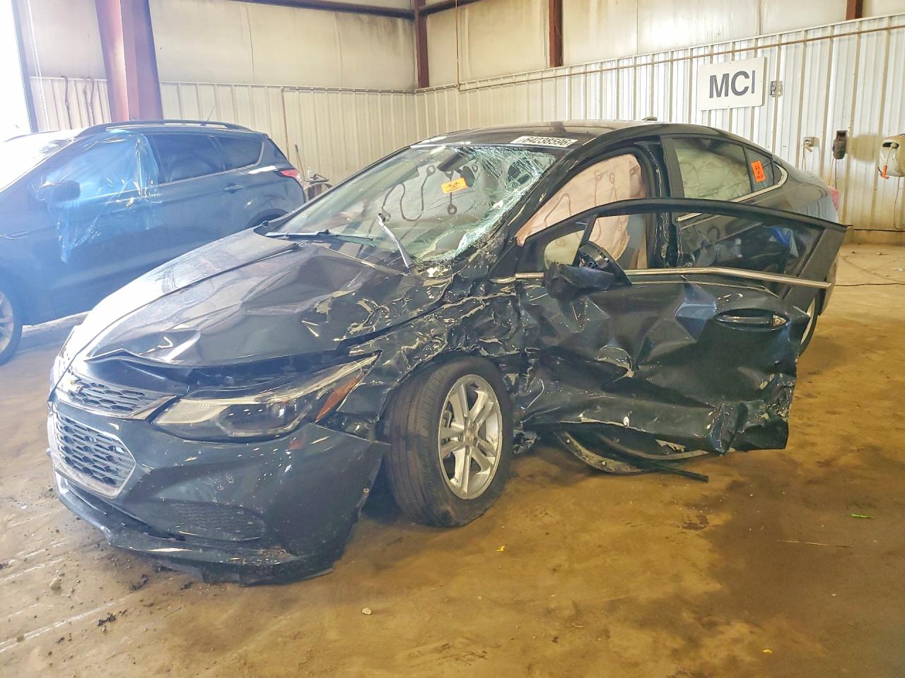 2017 Chevrolet Cruze LT, VIN 1G1BE5SM2H7278000 — Бок
