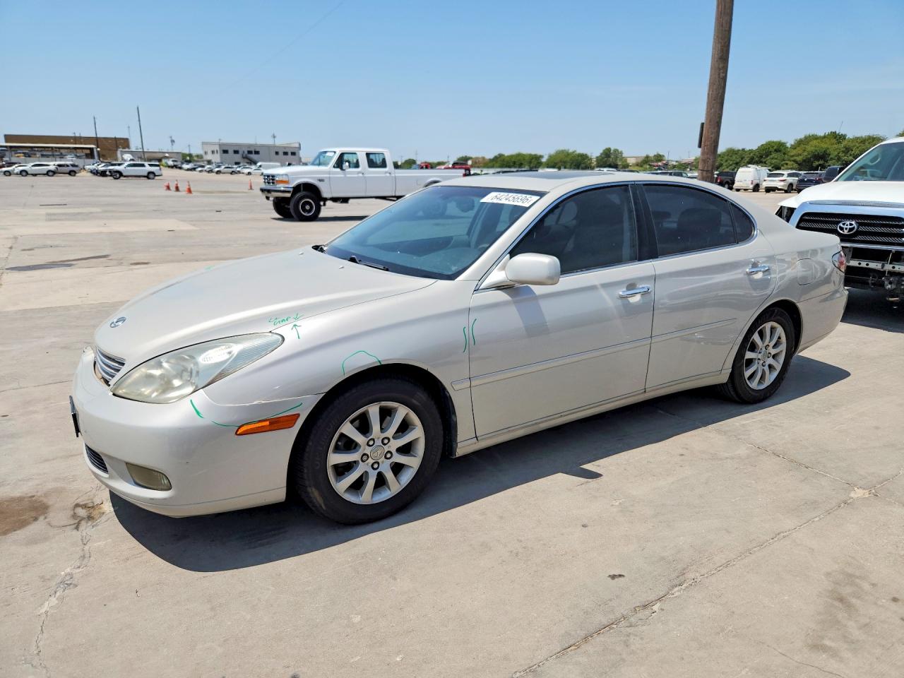 2002 Lexus ES 300, VIN JTHBF30G625017024 — Front end