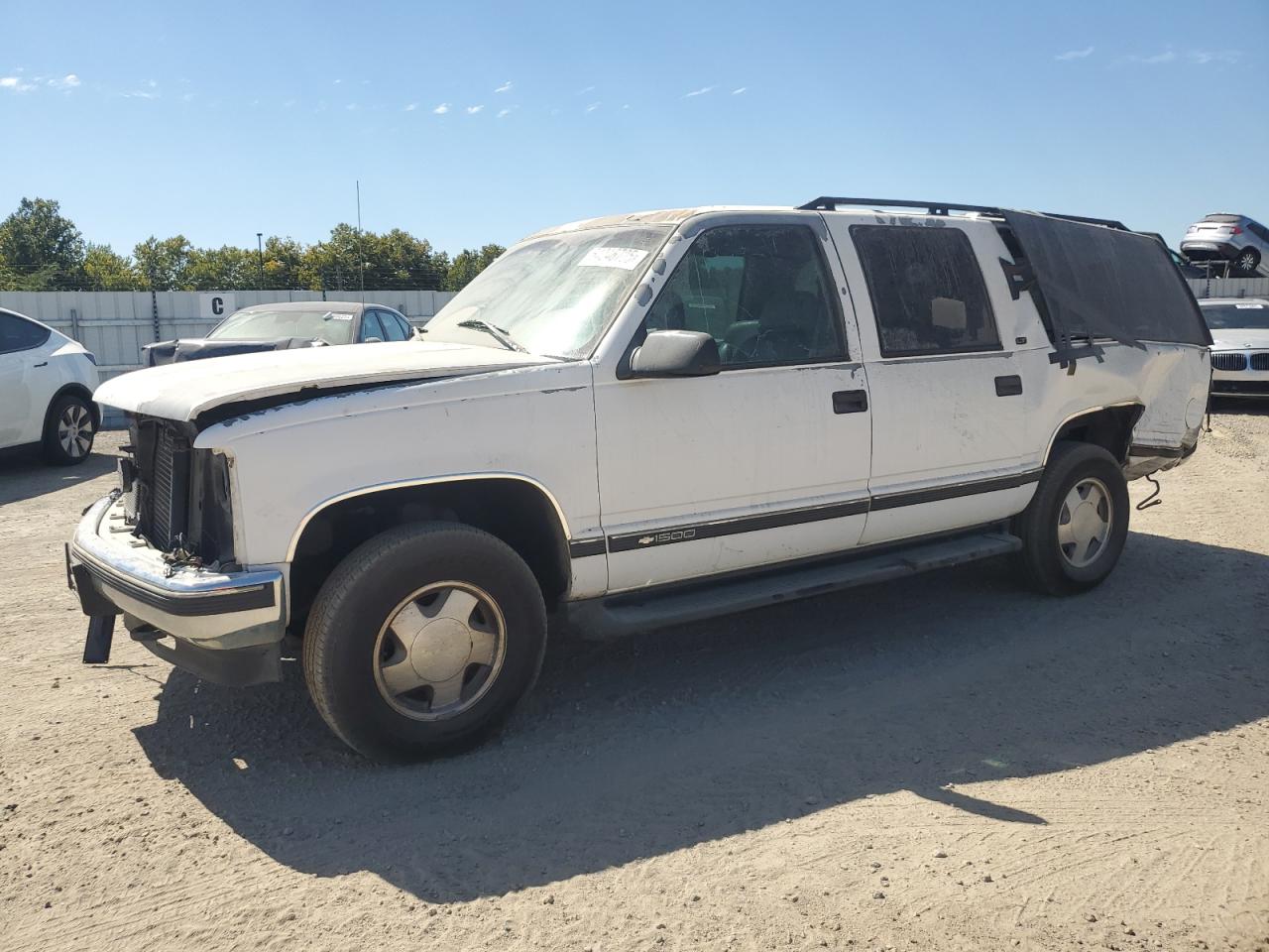 1997 Chevrolet Suburban, VIN 1GNFK16R8VJ377832 — Rear end