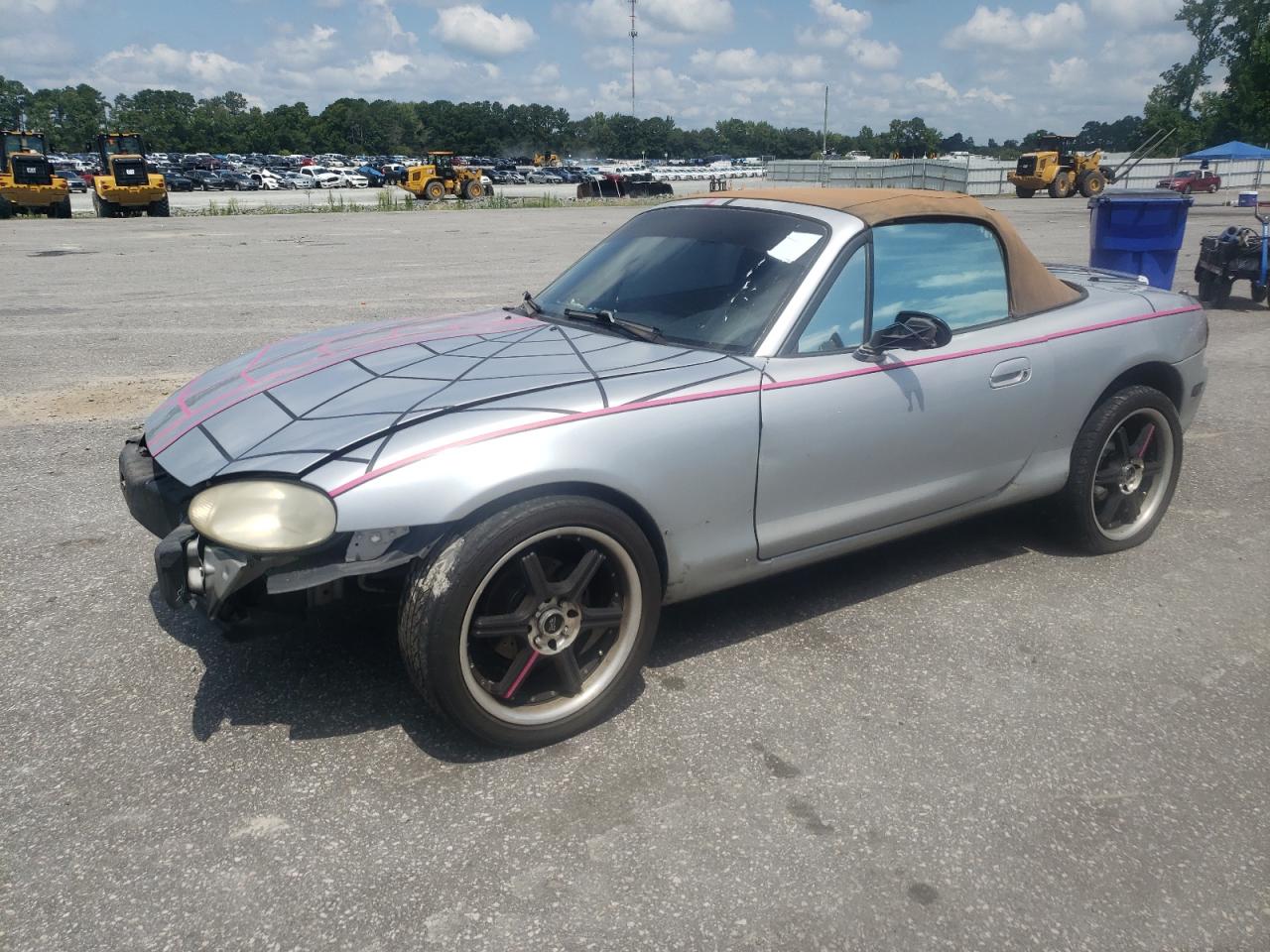 1999 Mazda MX-5 Miata, VIN JM1NB3530X0102641 — Front end