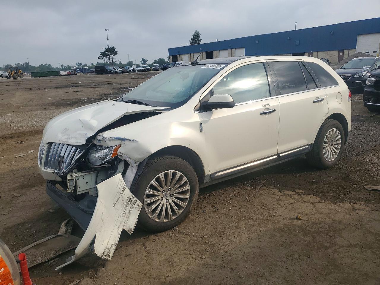 2012 Lincoln MKX, VIN 2LMDJ6JK5CBL00668 — Перед