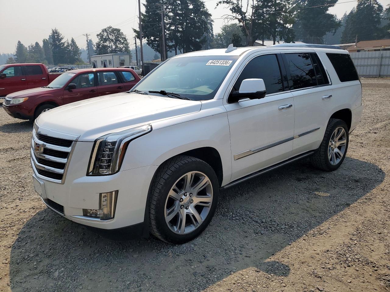 2016 Cadillac Escalade Premium Collection, VIN 1GYS3CKJ6GR146054 — Normal wear