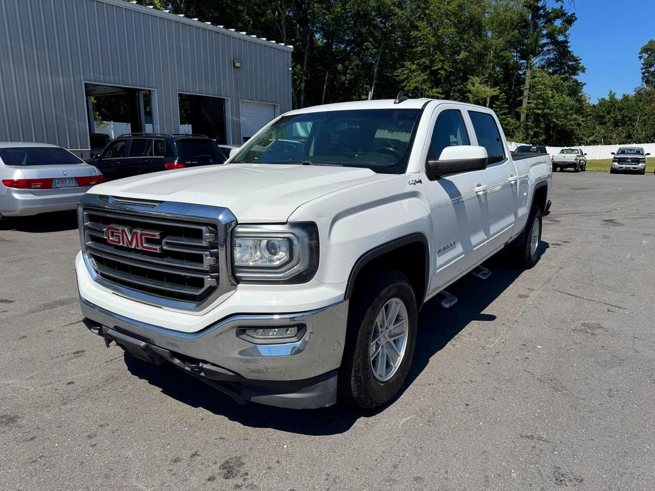 2017 GMC Sierra 1500 SLE, VIN 3GTU2MEC5HG306947 — Minor dents and scratches