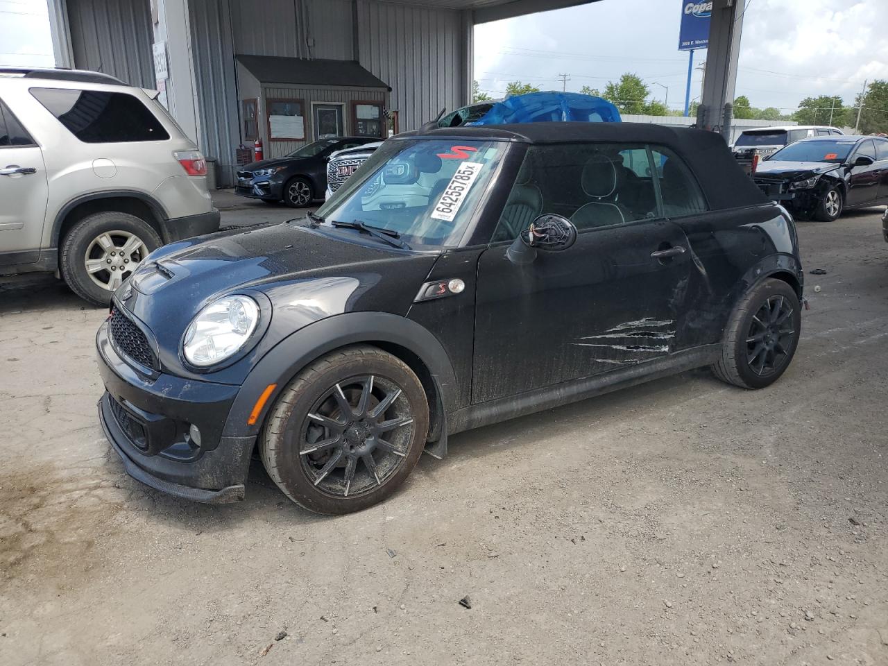 2013 MINI Convertible S, VIN WMWZP3C50DT297736 — Бок