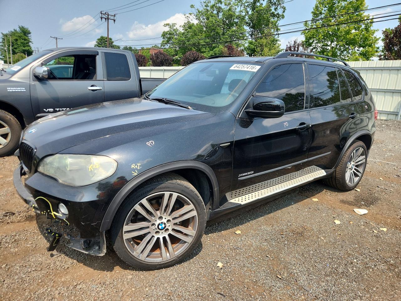 2010 BMW X5 30i, VIN 5UXFE4C59AL381291 — Front end