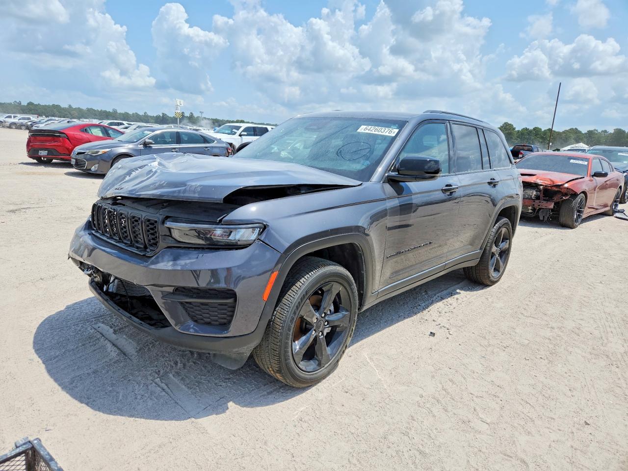2024 Jeep Grand Cherokee Altitude, VIN 1C4RJHAG0RC169431 — Front end