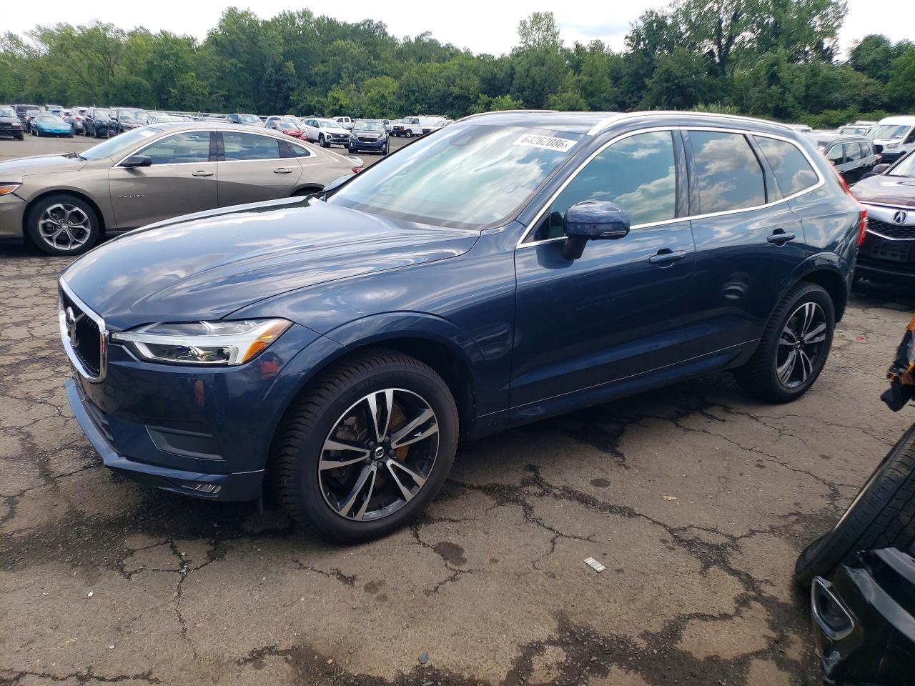 2020 Volvo XC60 Momentum, VIN YV4A22RK9L1585039 — Зад