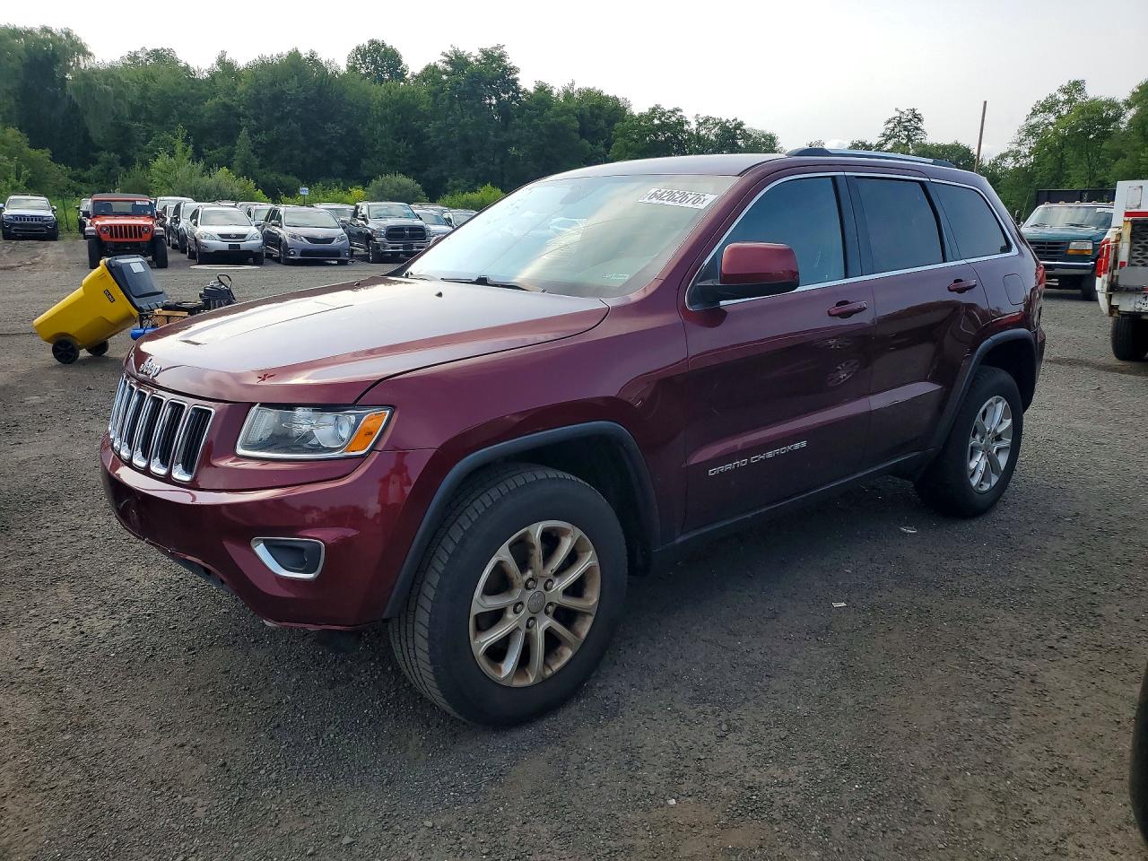 2016 Jeep Grand Cherokee Laredo, VIN 1C4RJFAG7GC378389 — Front end