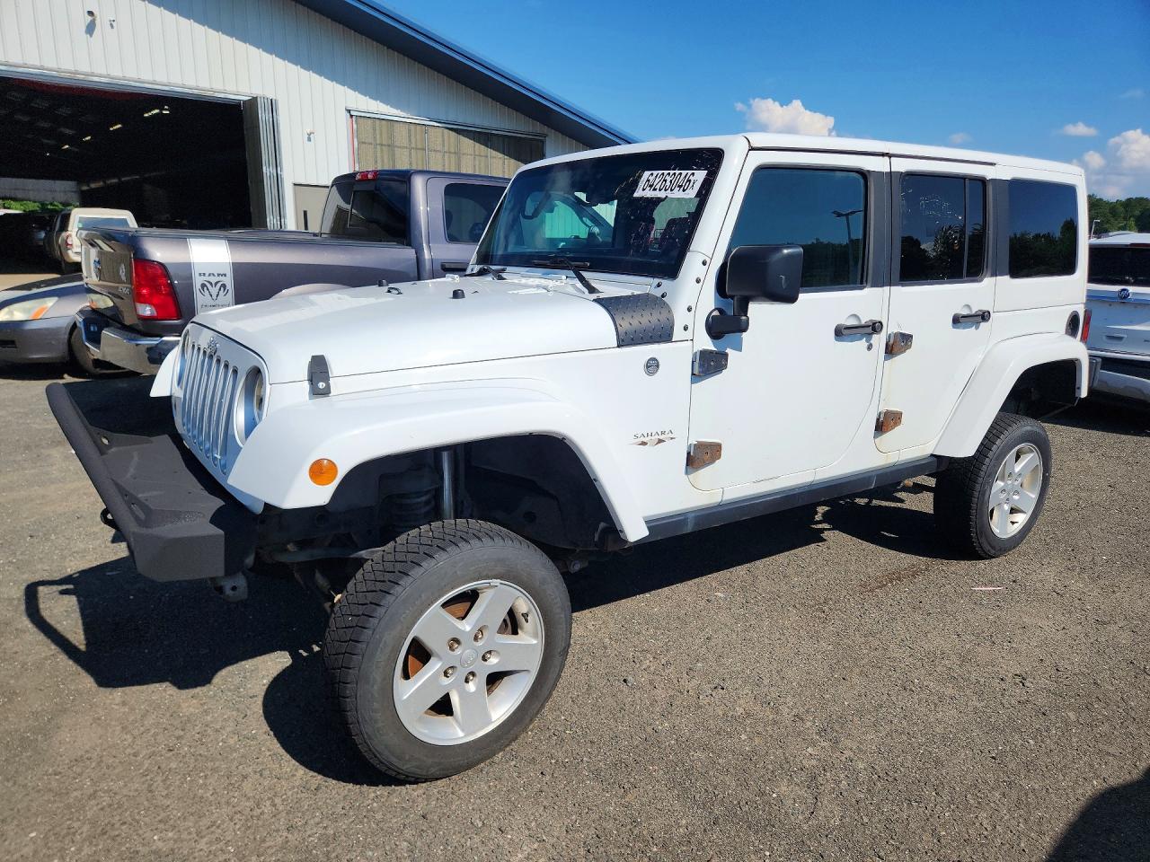 2016 Jeep Wrangler Unlimited Sahara, VIN 1C4BJWEG9GL327830 — Minor dents and scratches