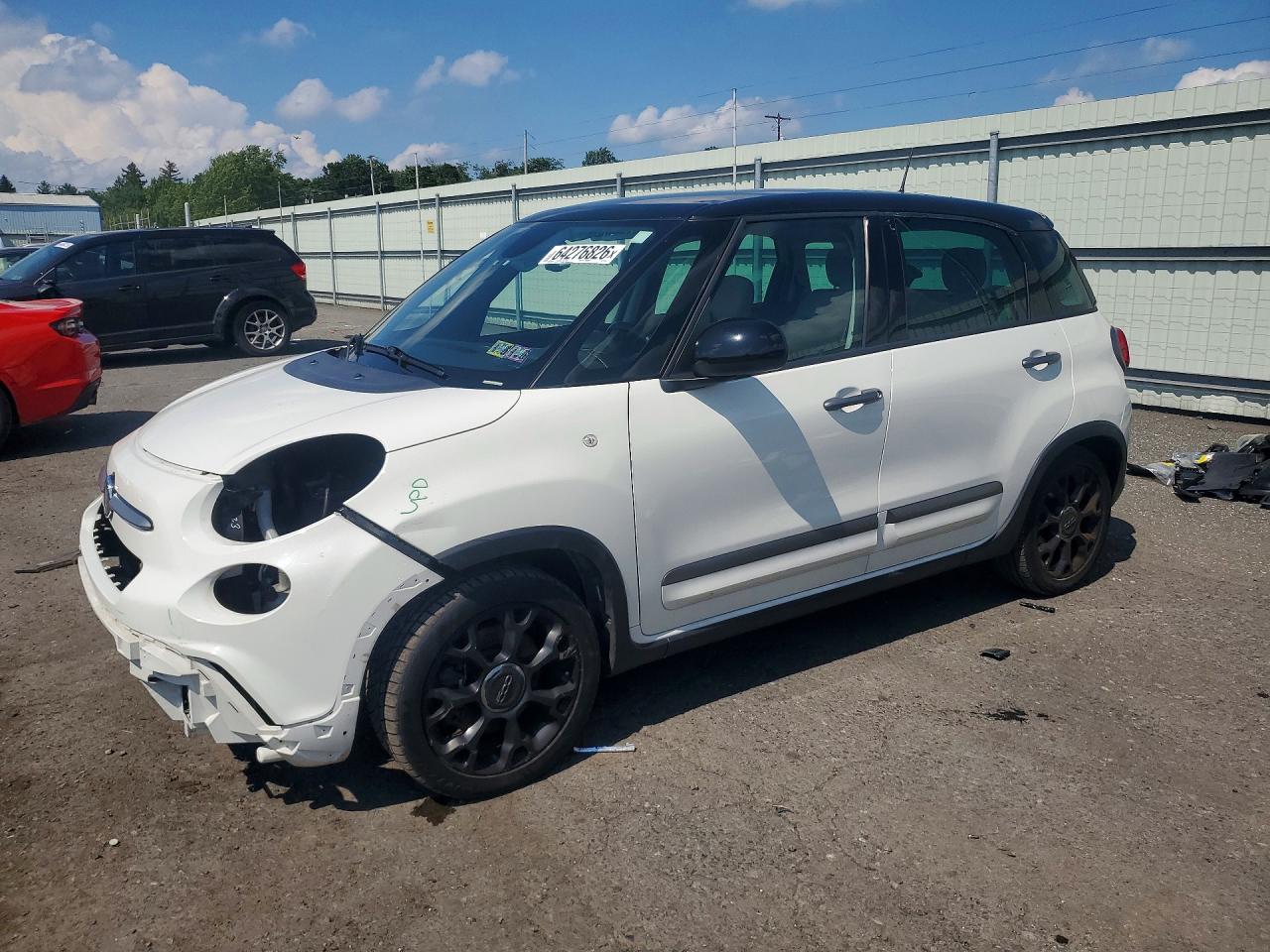 2018 FIAT 500L Trekking, VIN ZFBCFADHXJZ041205 — Front end