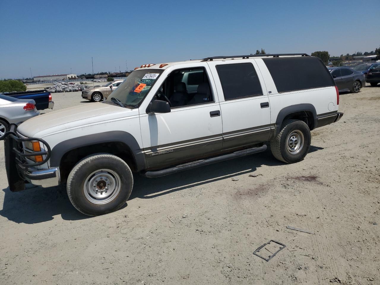 1998 GMC Suburban, VIN 3GKGK26F5WG510126 — Rear end