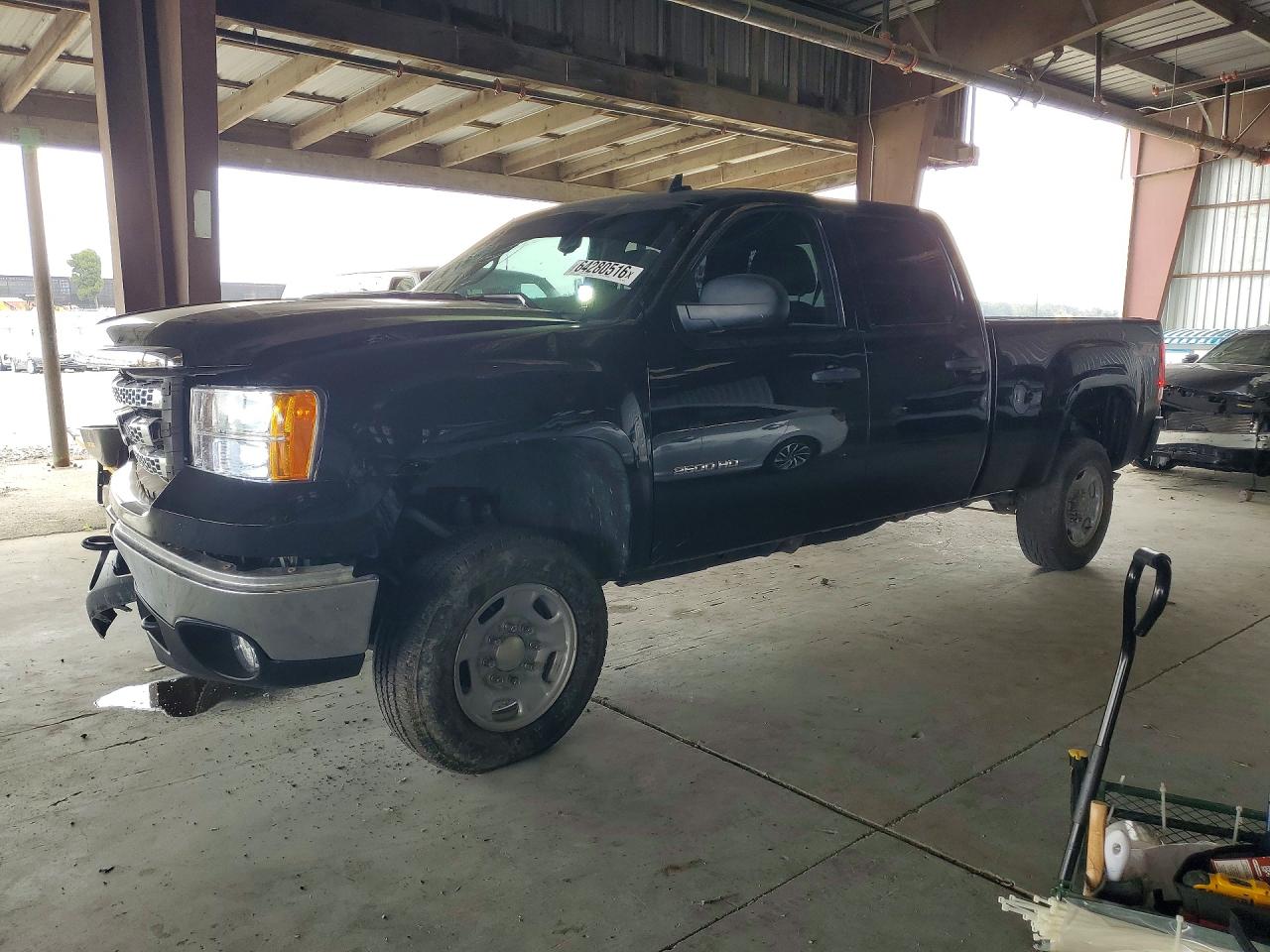 2014 GMC Sierra 2500HD SLE, VIN 1GT120CG3EF102582 — Front end
