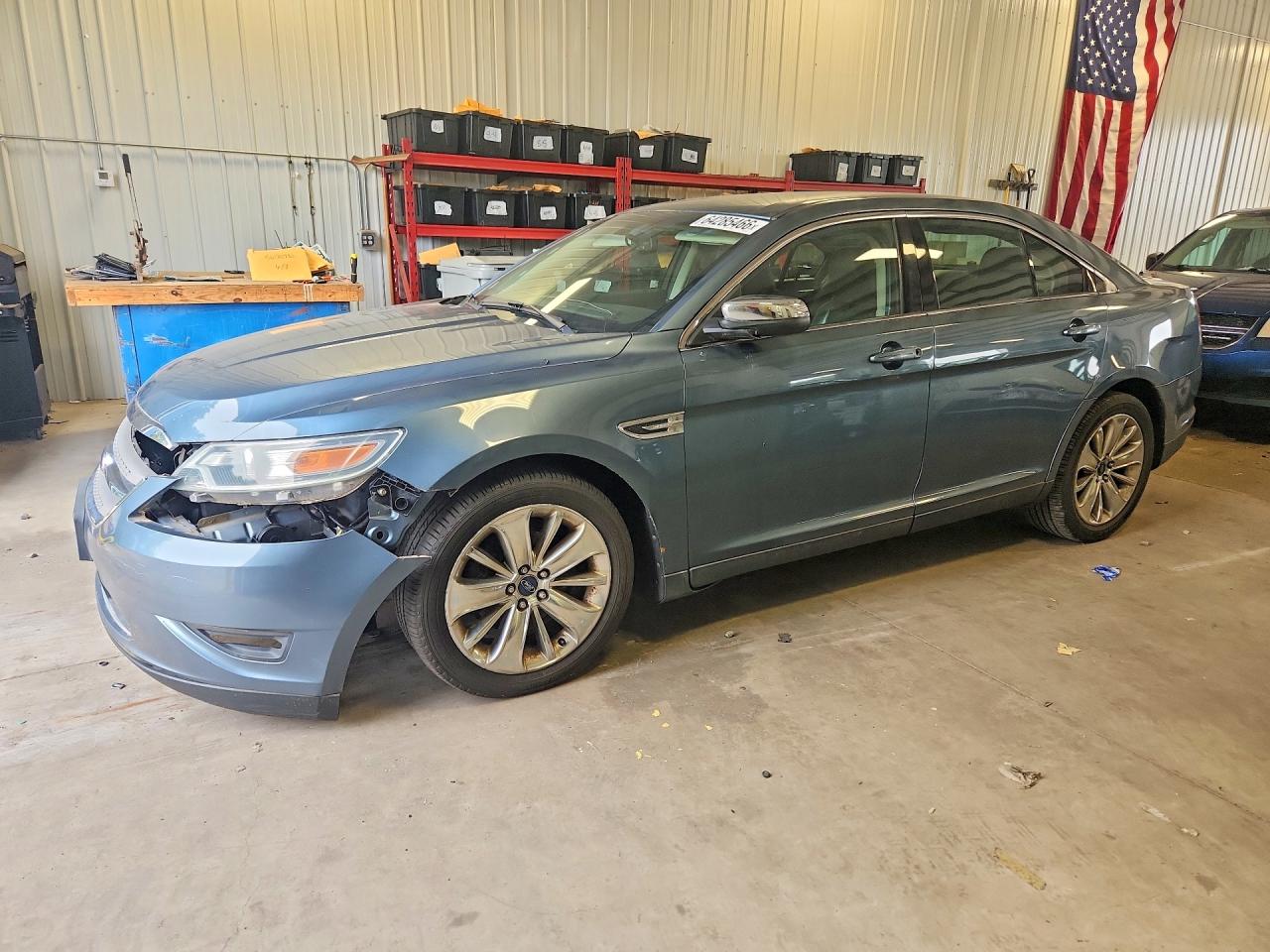 2010 Ford Taurus Limited, VIN 1FAHP2FW3AG140385 — Front end