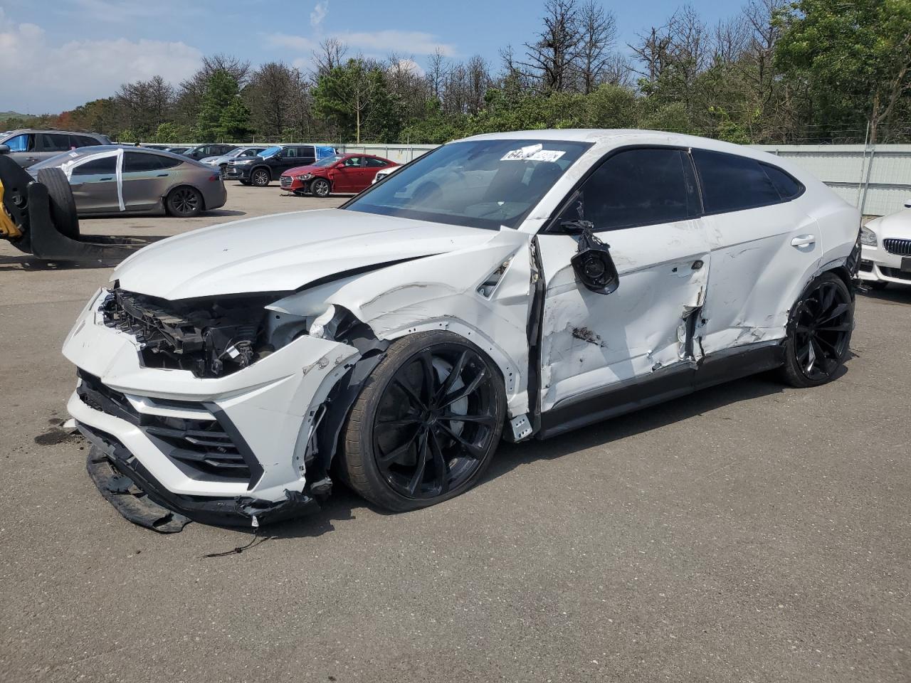 2019 Lamborghini Urus, VIN ZPBUA1ZL2KLA04028 — Перед
