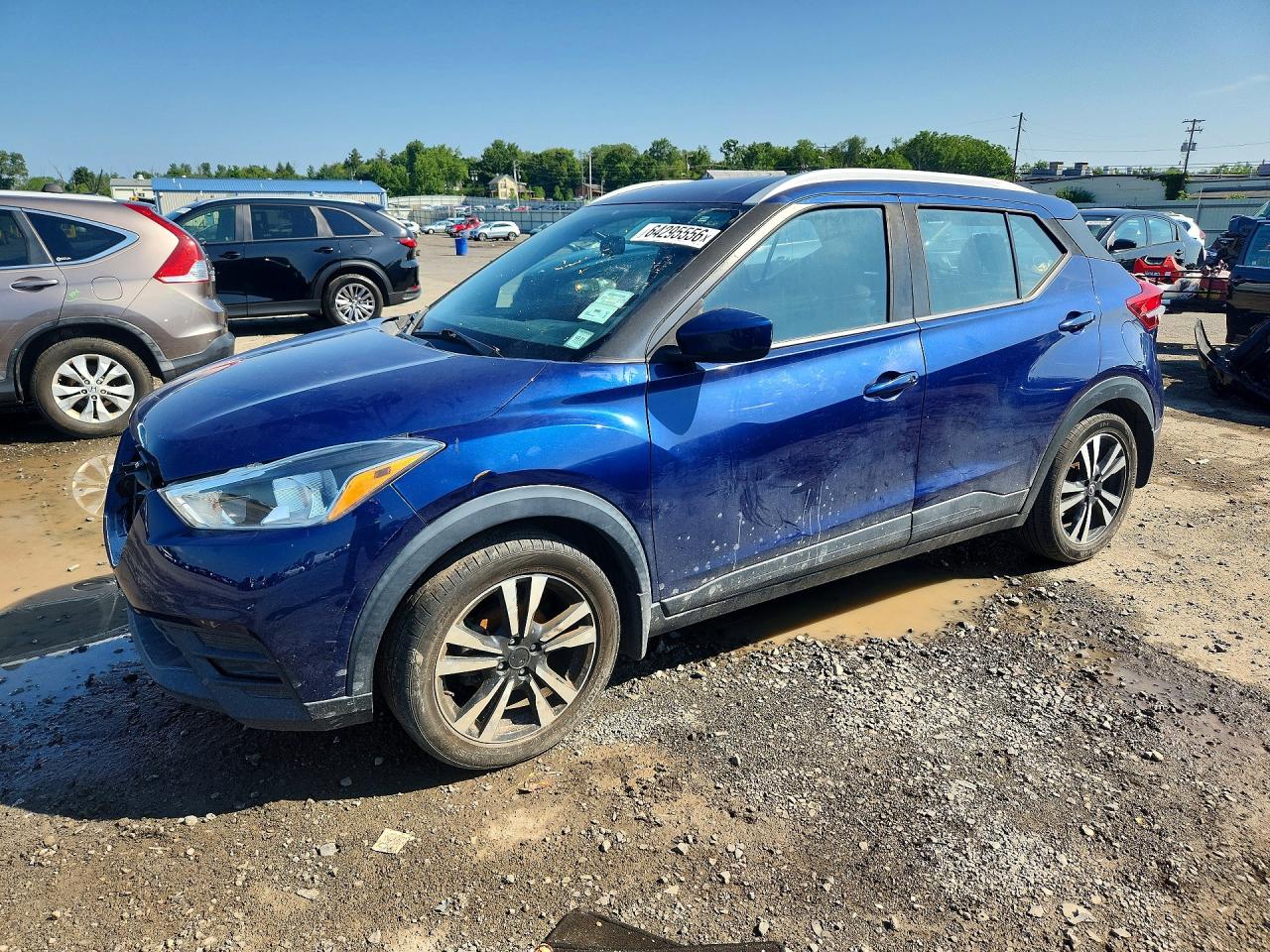 2018 Nissan Kicks SV, VIN 3N1CP5CU4JL521380 — Бок
