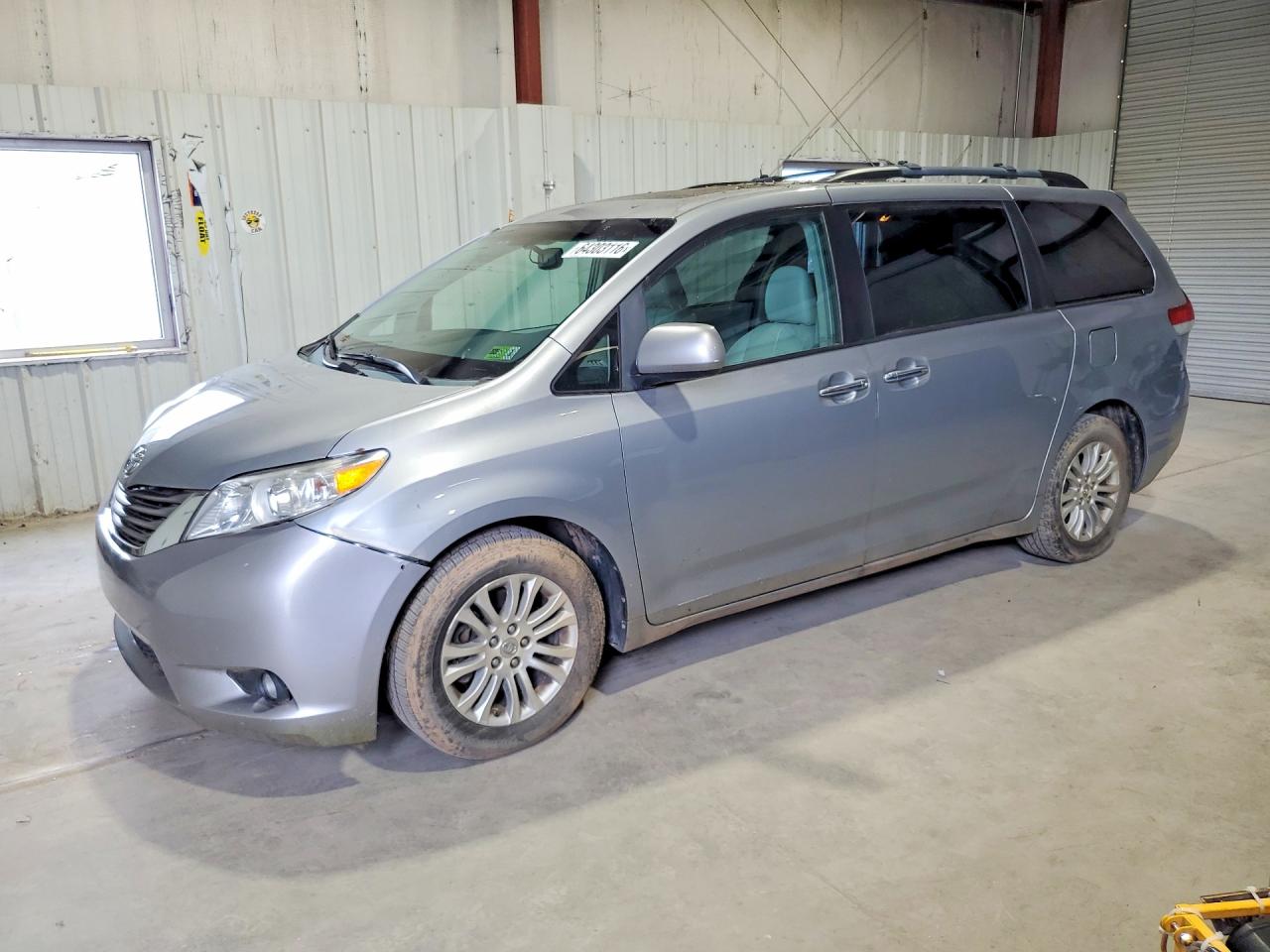 2014 Toyota Sienna XLE, VIN 5TDYK3DC5ES411546 — Stripped