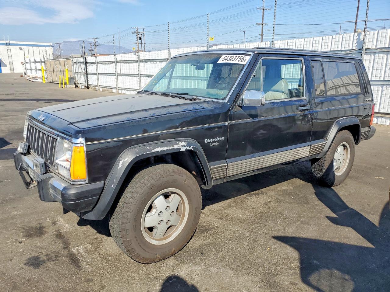 1990 Jeep Cherokee, VIN 1J4FJ57L0LL286627 — Rear end