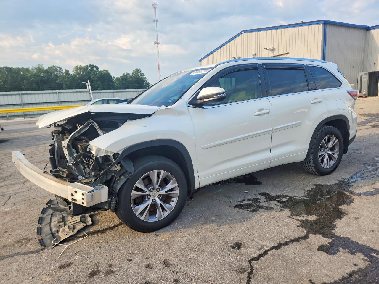 2014 Toyota Highlander XLE, VIN 5TDKKRFHXES007093 — Front end