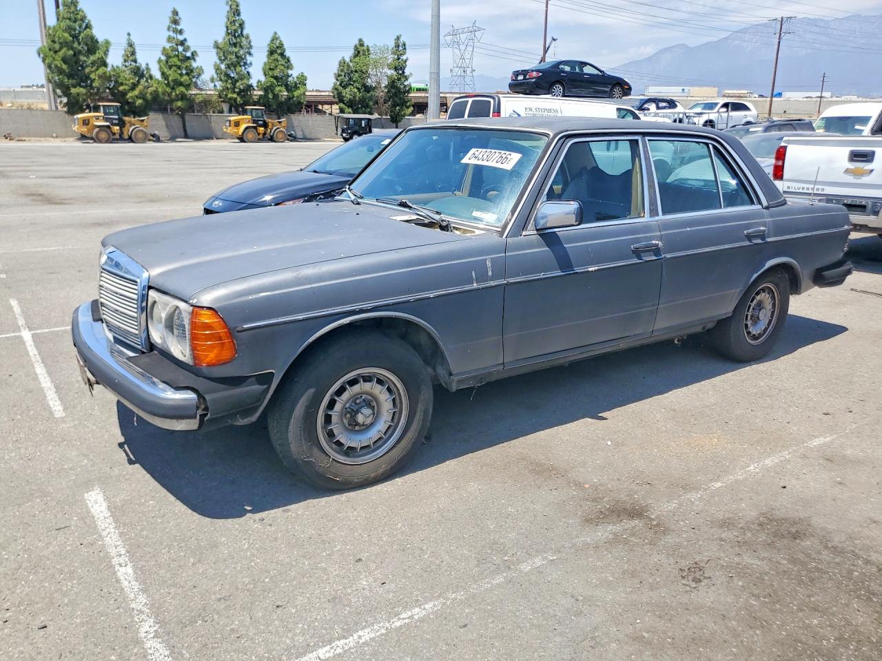 1983 Mercedes-Benz 300 D, VIN WDBAB33A2DB031019 — Minor dents and scratches