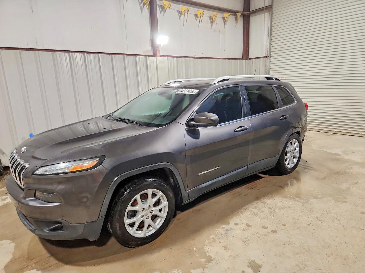 2017 Jeep Cherokee Latitude, VIN 1C4PJLCBXHD233530 — Бок