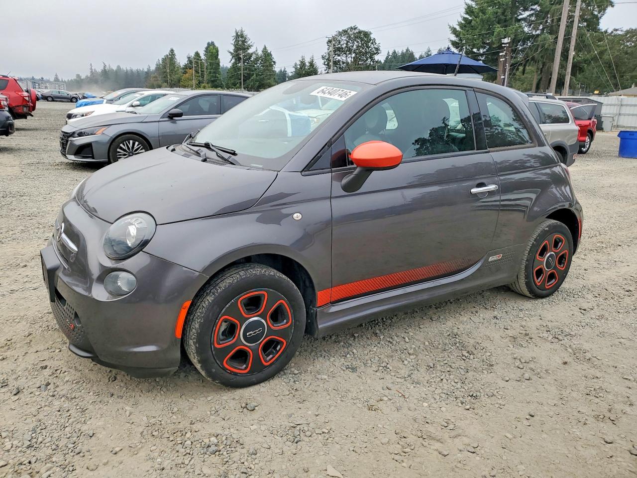 2015 FIAT 500e, VIN 3C3CFFGE8FT585717 — Днище