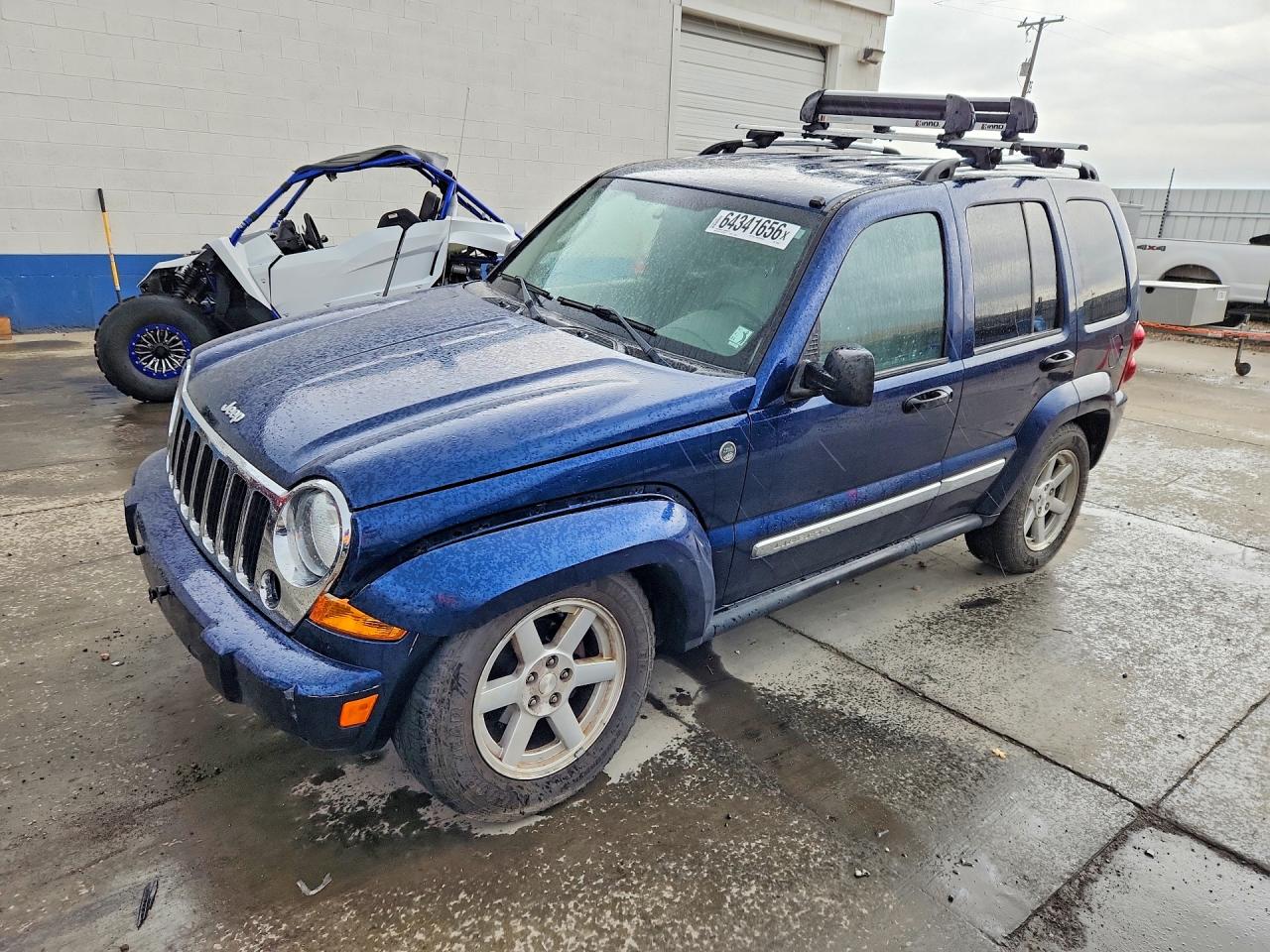 2005 Jeep Liberty Limited, VIN 1J4GL58K15W650852 — Undercarriage
