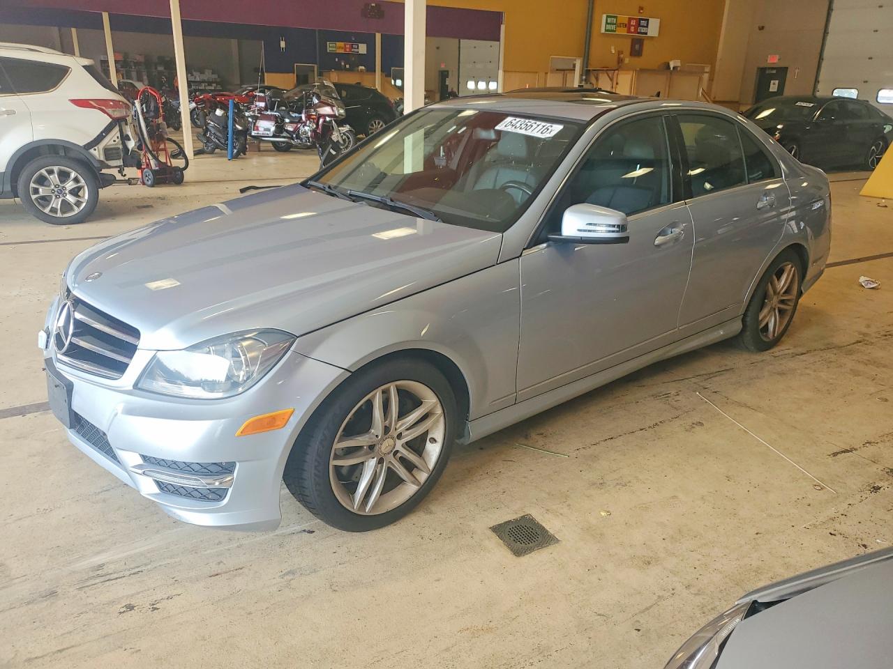 2014 Mercedes-Benz C 300 Sport, VIN WDDGF8AB2ER307335 — Вода / потоп