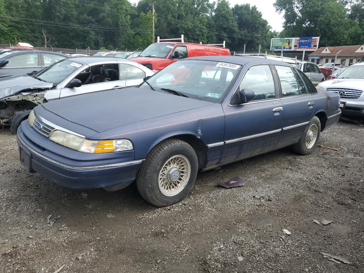 1994 Ford Crown Victoria LX, VIN 2FALP74W7RX121855 — Minor dents and scratches
