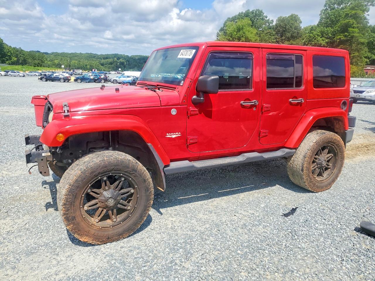 2011 Jeep Wrangler Unlimited Sahara, VIN 1J4BA5H15BL638336 — Перед
