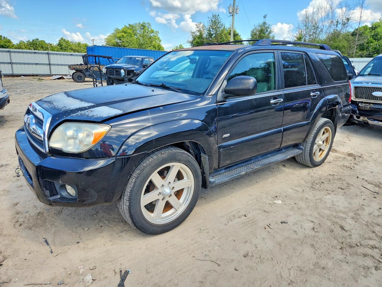 2006 Toyota 4Runner SR5, VIN JTEZU14R468060170 — Rear end