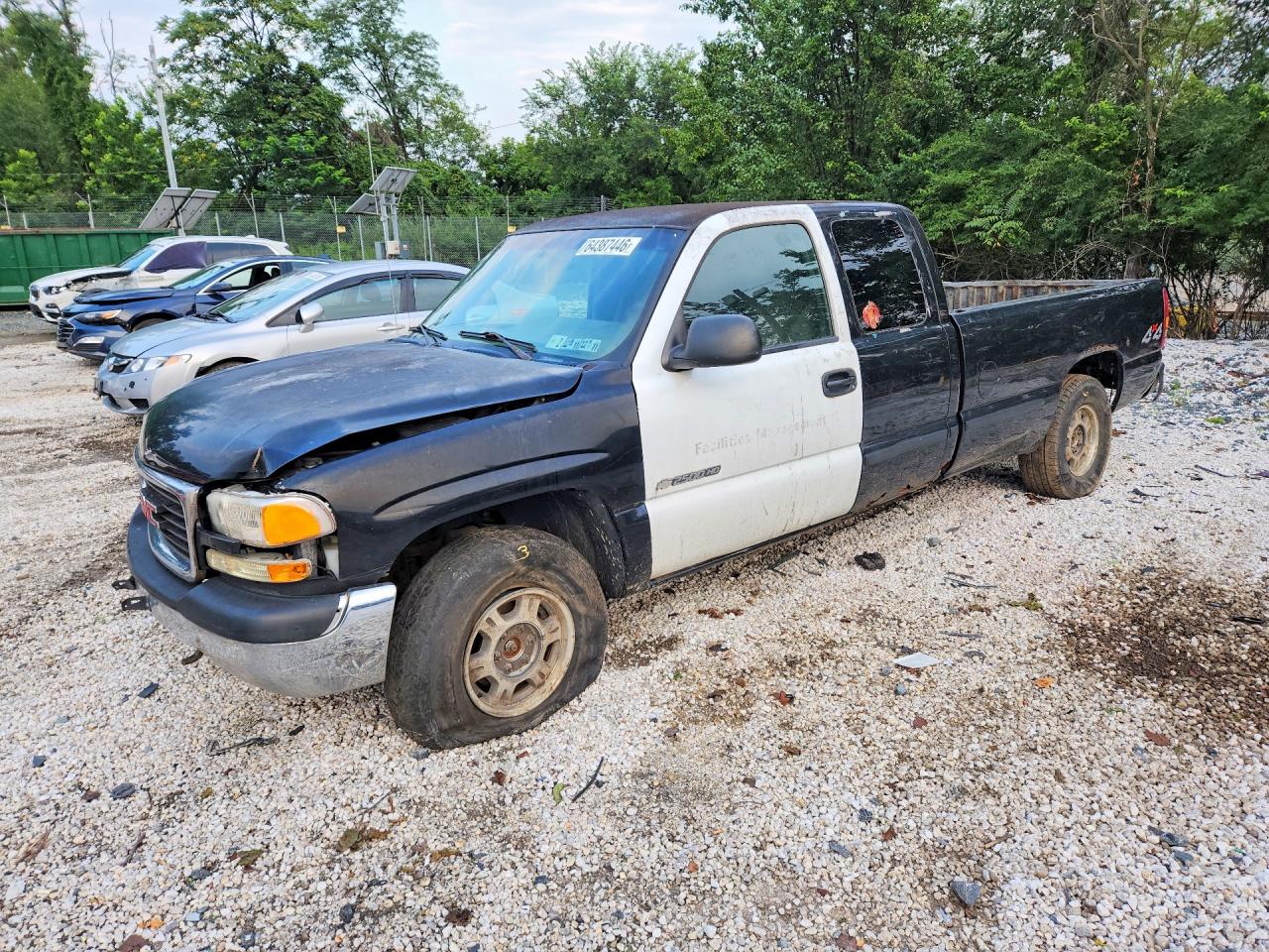 2002 GMC Sierra 1500 SL, VIN 1GTEK19VX2E105011 — Front end